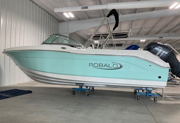 2022 Robalo R207 Seafoam  Boat